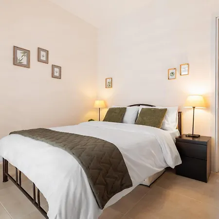 F & B Collection - Flat For 5 Apartment *