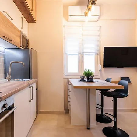 F & B Collection - Flat For 5