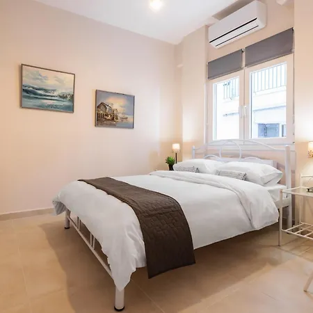 F & B Collection - Flat For 5 Apartment *