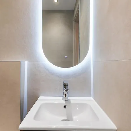 F & B Collection - Flat For 5 Apartment *
