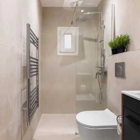 Apartment F & B Collection - Flat For 5 *