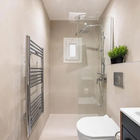 F & B Collection - Flat For 5 Apartment *