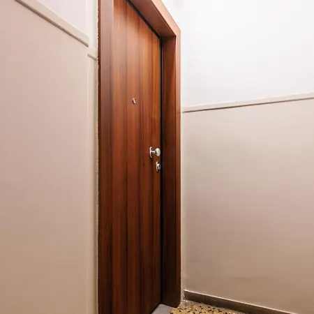 Apartment F & B Collection - Flat For 5 *